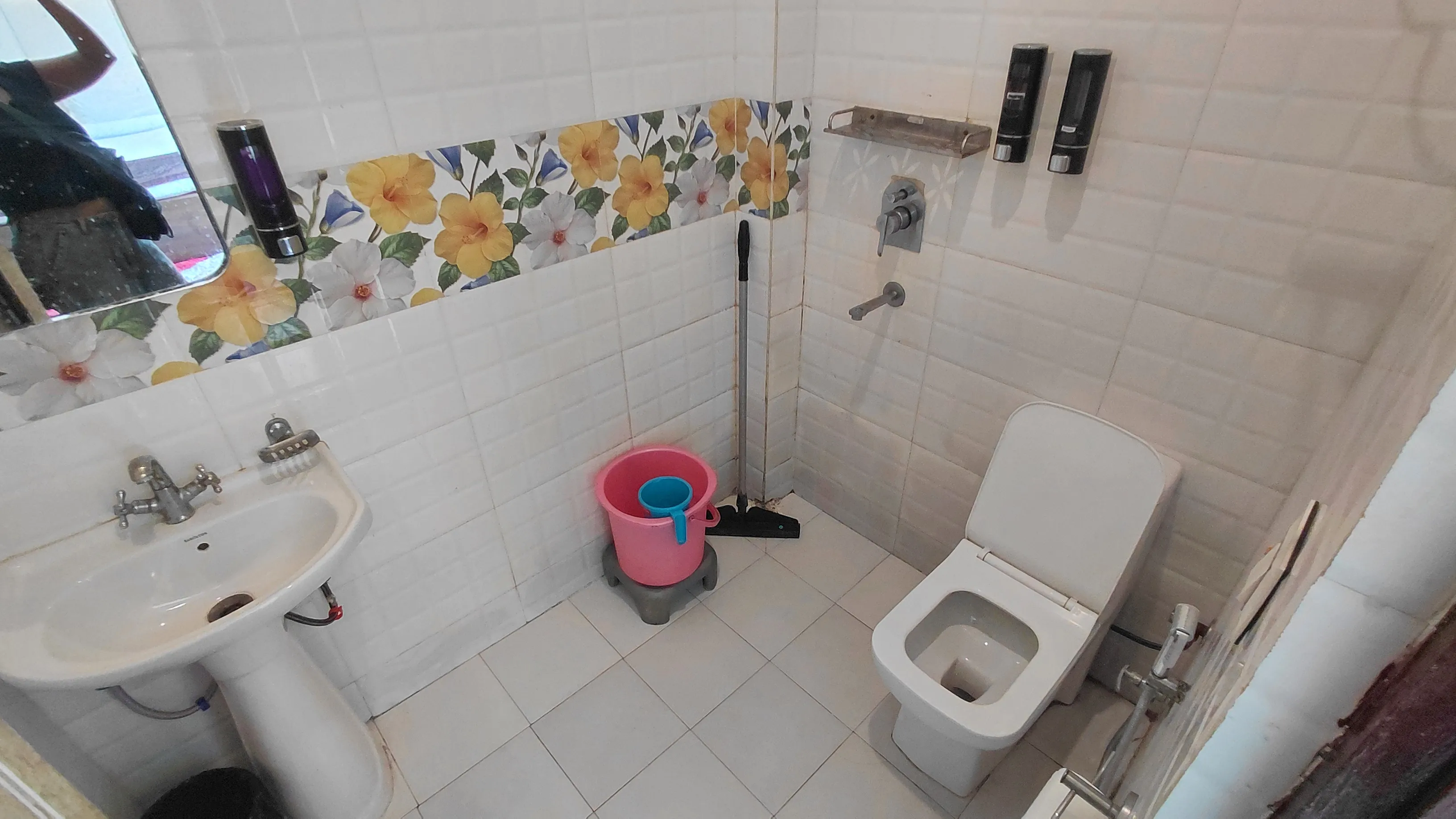 Ayuskama Ac room toilet 