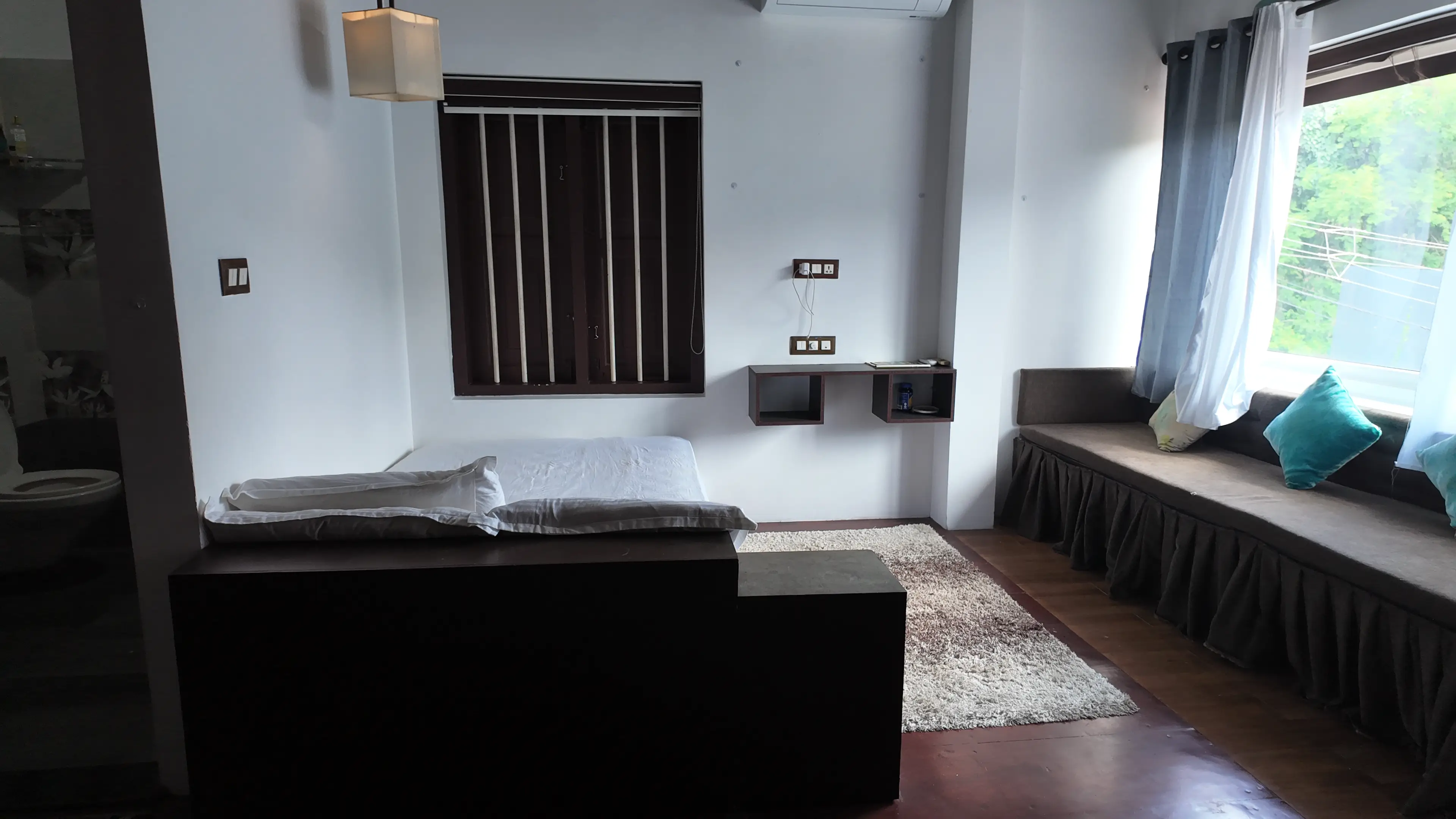 Pranaalaya Good Earth Wellness Room