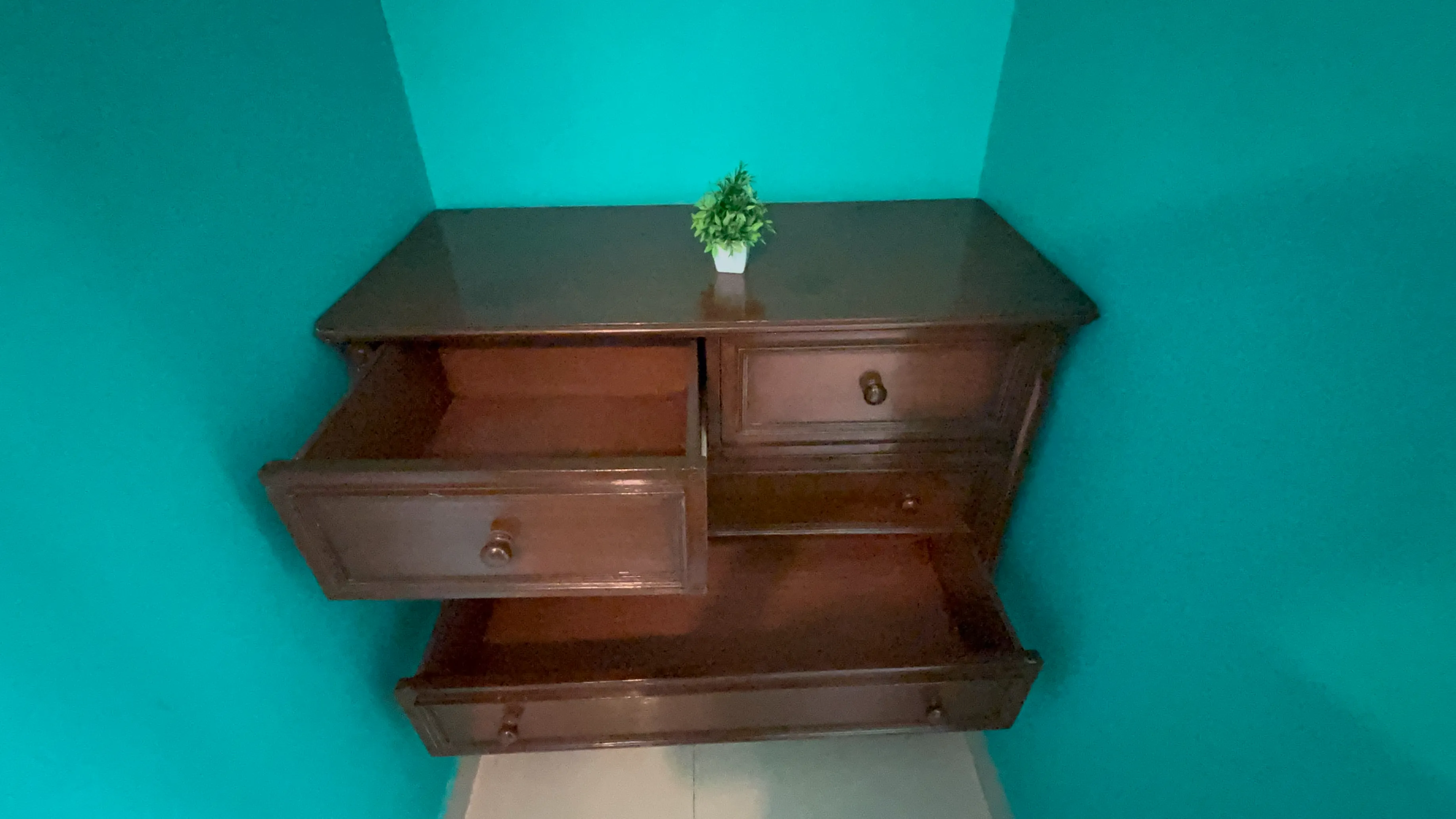 Ayurveda Bhavan Delux Room table