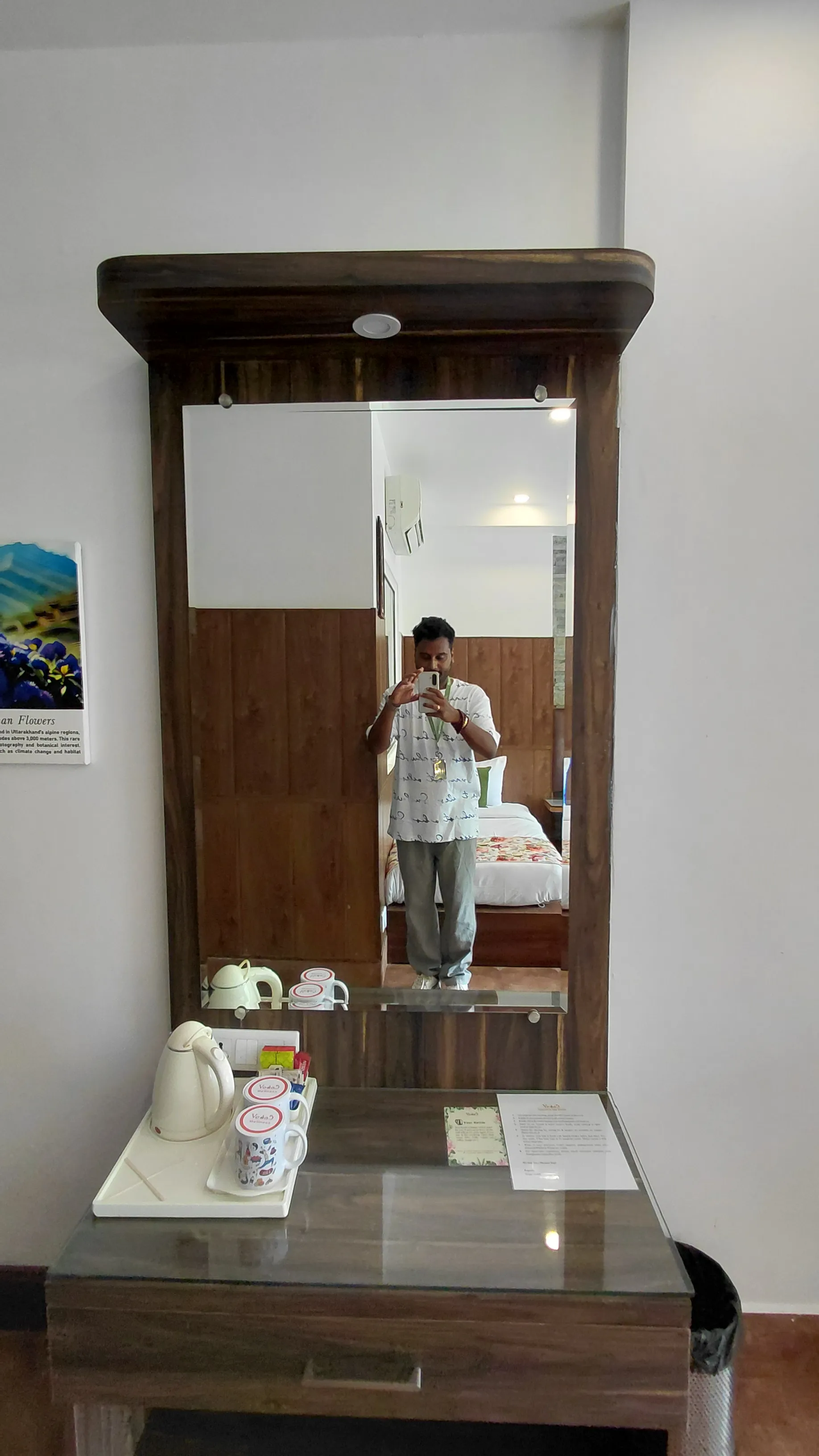 Delux room mirror coffe table