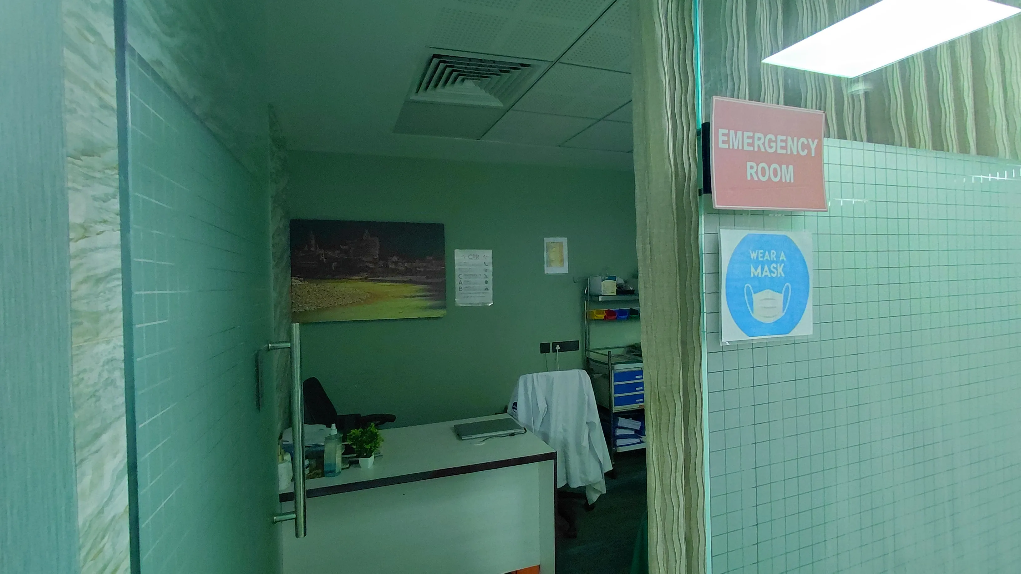 Emergency room Doctor consultation 