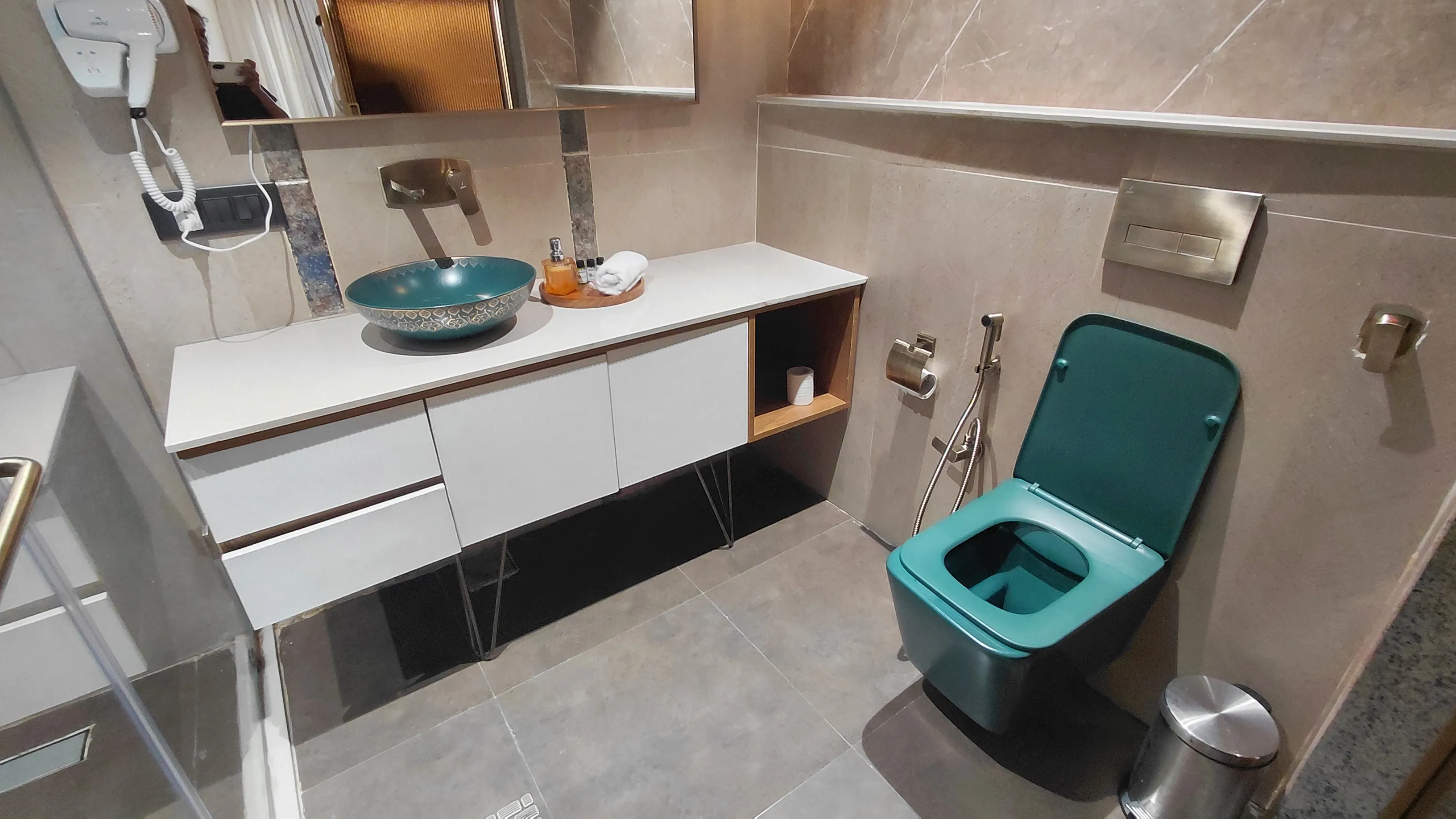 Shivani Ayurveda Suit room toilet