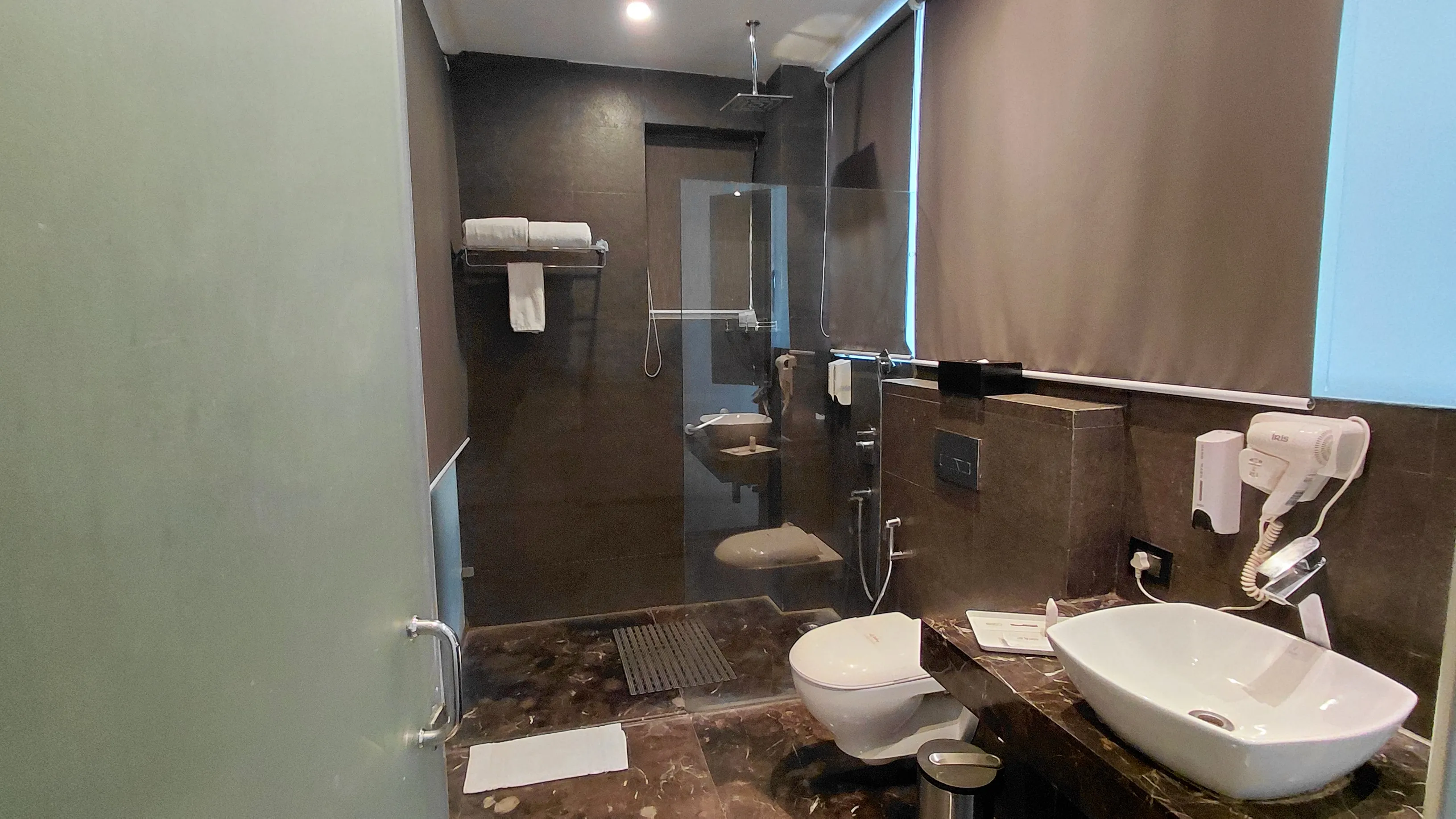 Sterling Palm Bliss Family suit bathroom