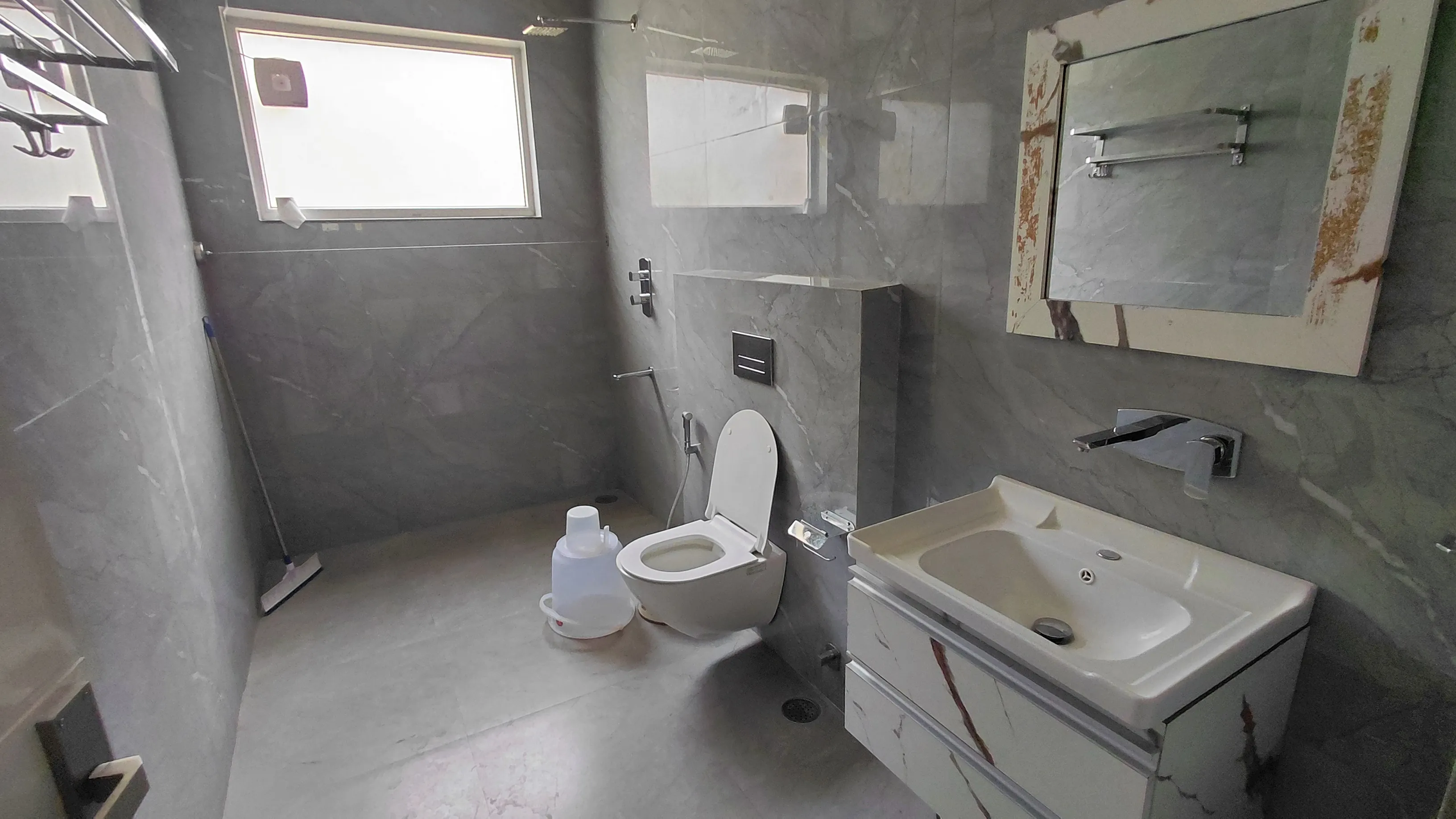 Him Veda Room toilet 