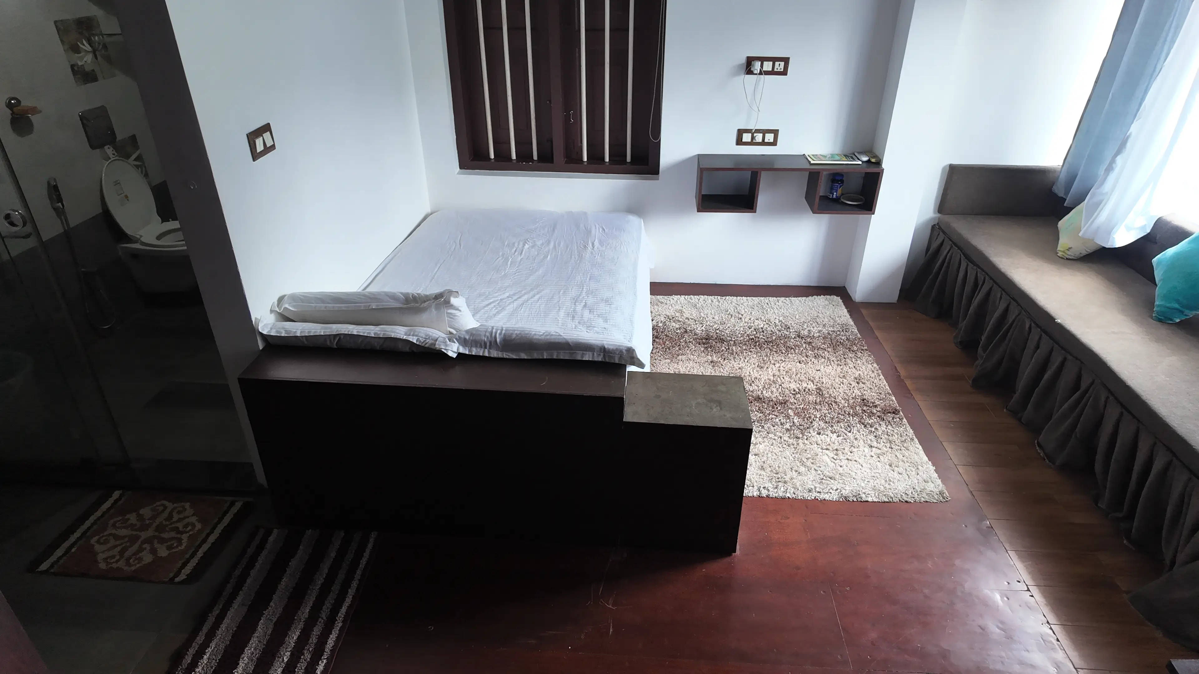 Pranaalaya Good Earth Wellness Room