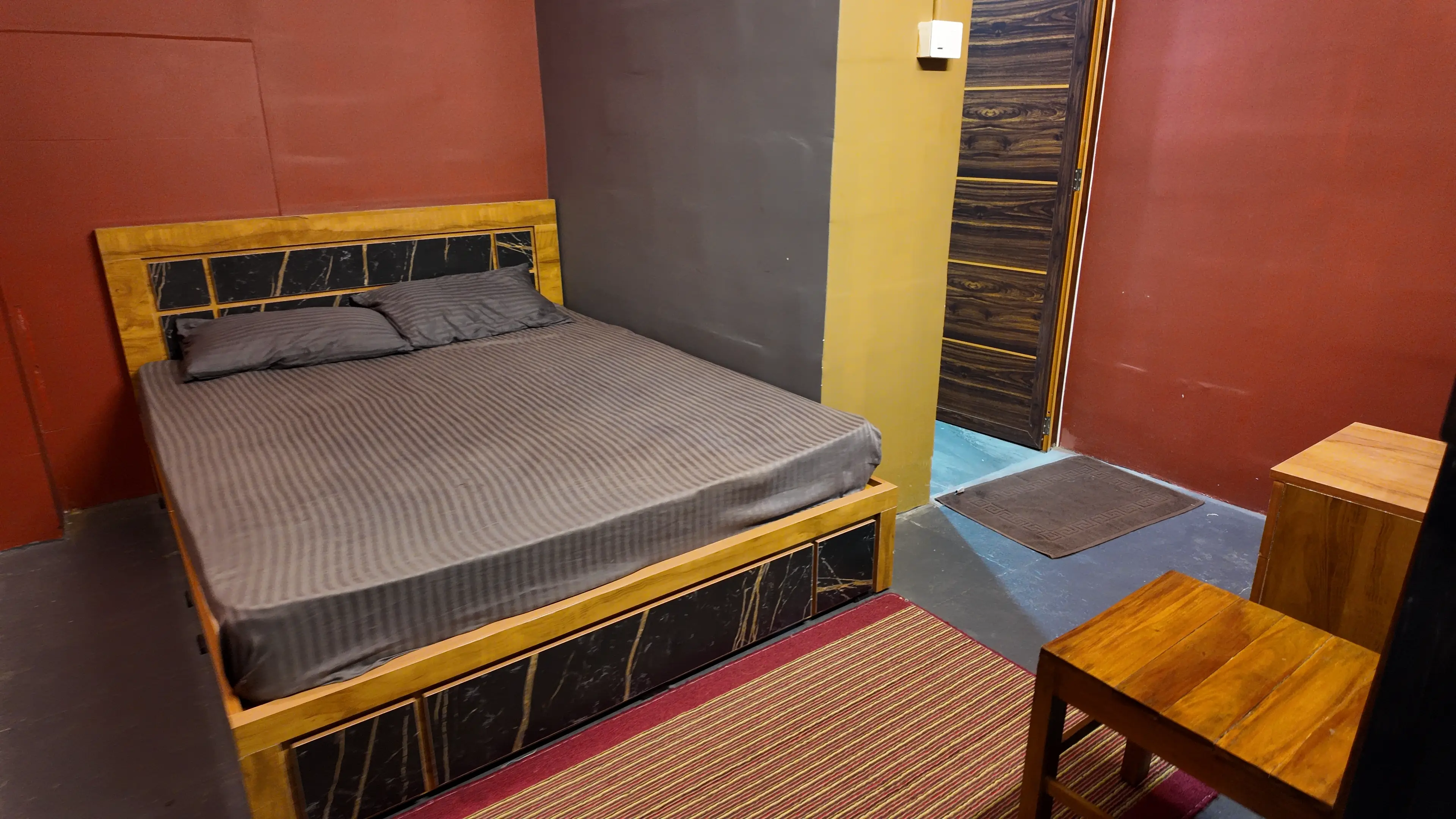 Pranaalaya Good Earth Wellness Room