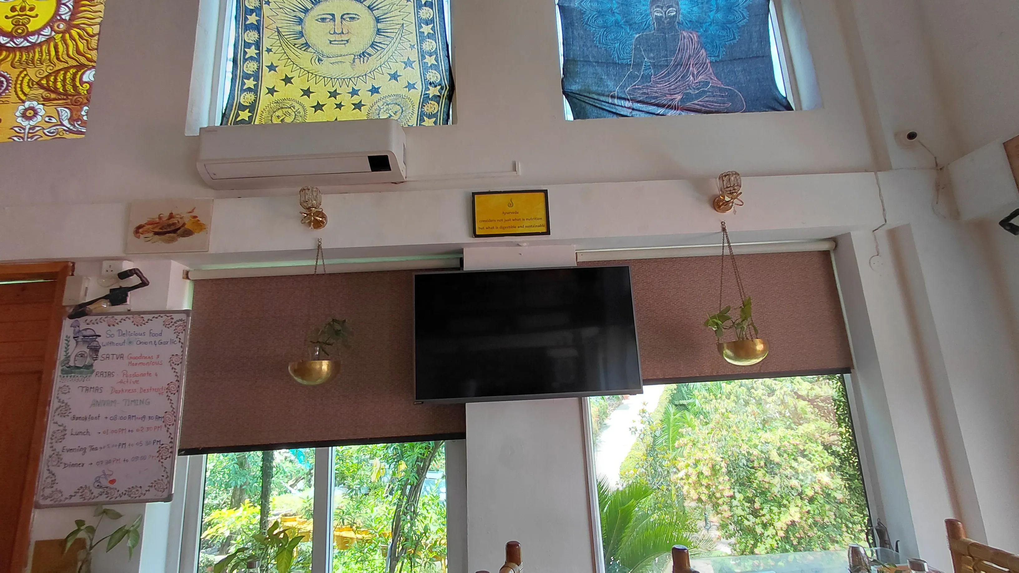 dining hall tv