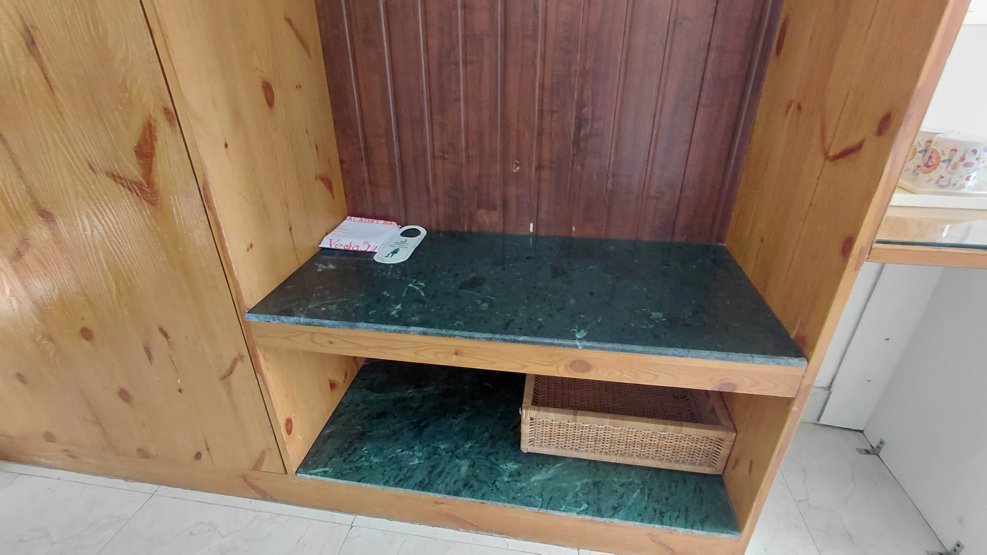 Superior room Shoe rack