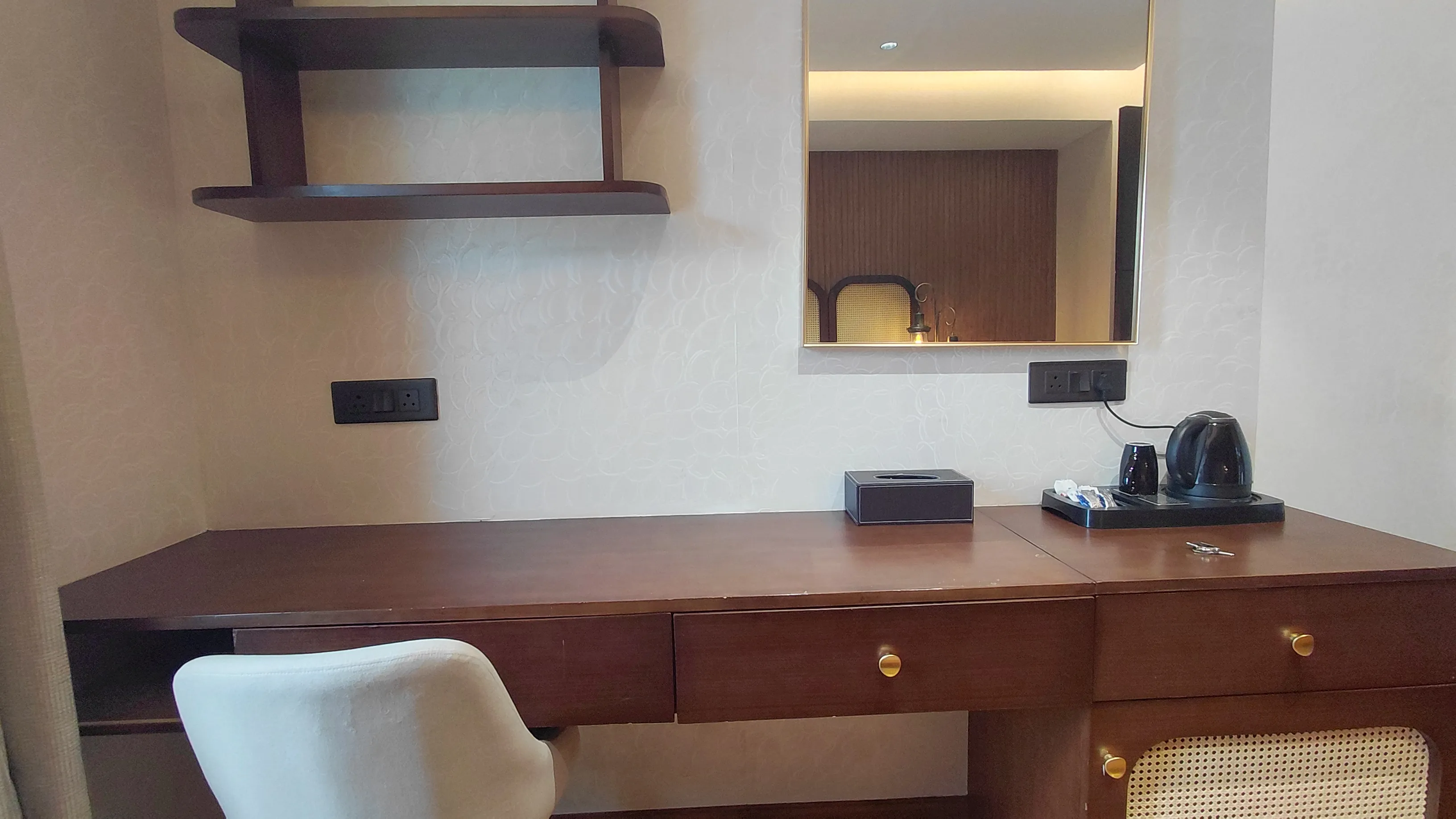 Shivani Ayurveda Suit room table