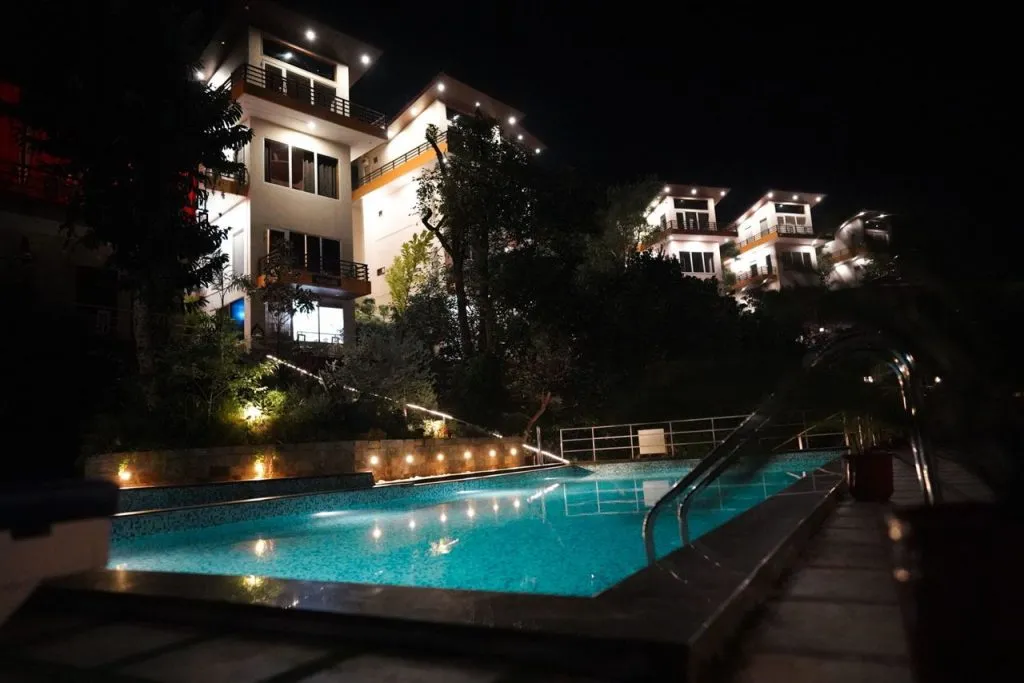 Swimming-Pool-at-Night