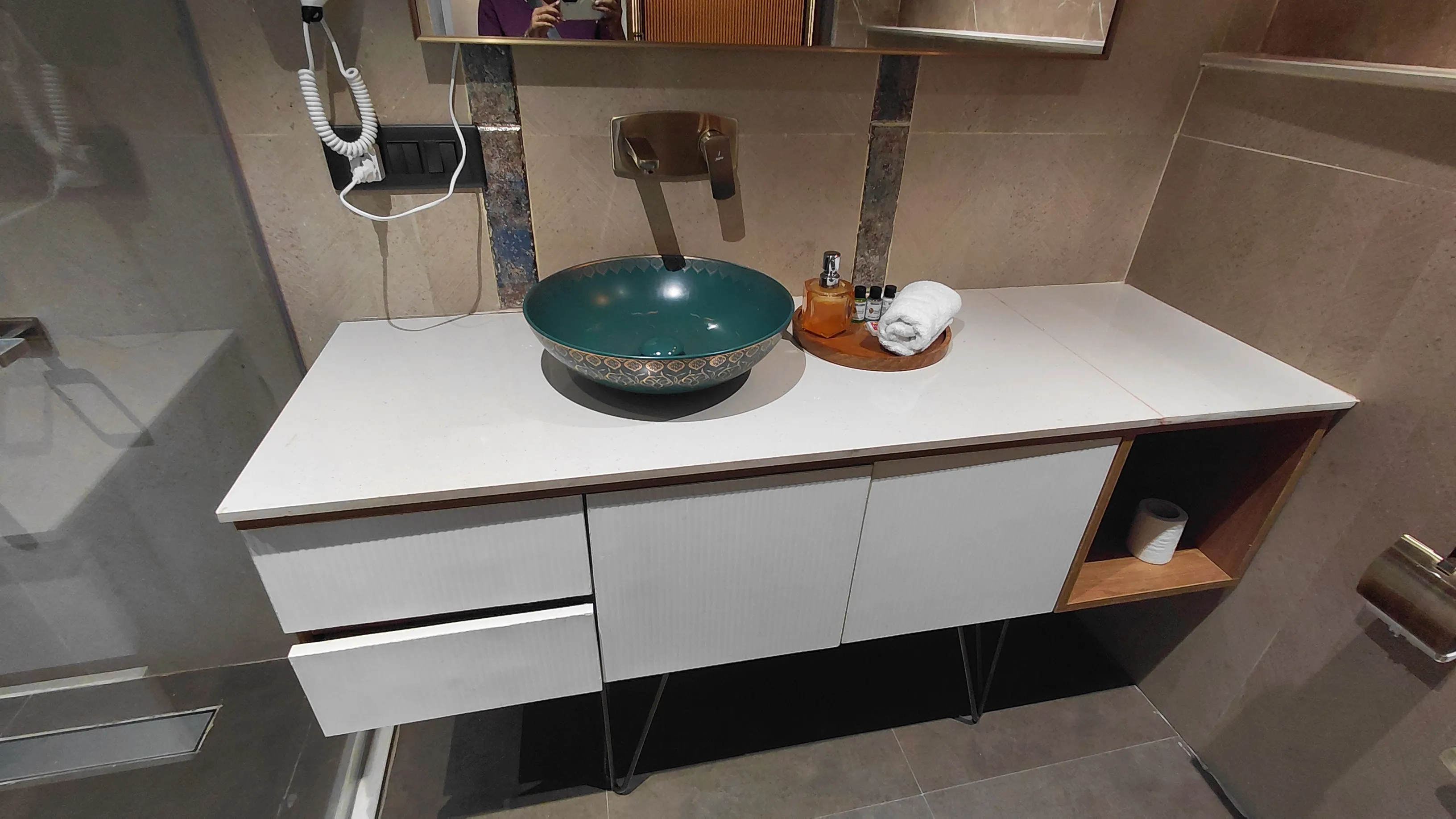 Shivani Ayurveda Suit room wash area