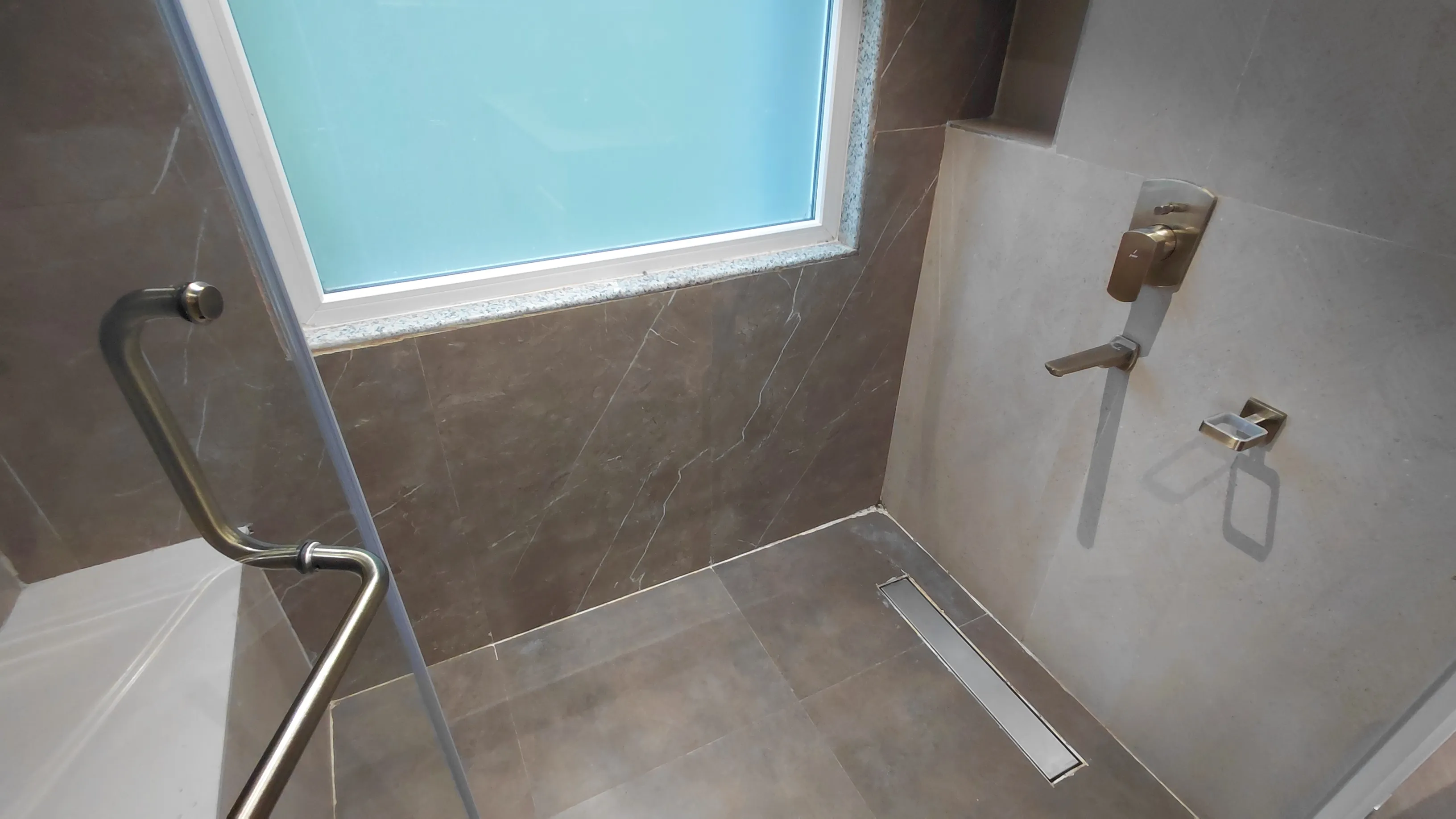 Shivani Ayurveda Suit room shower