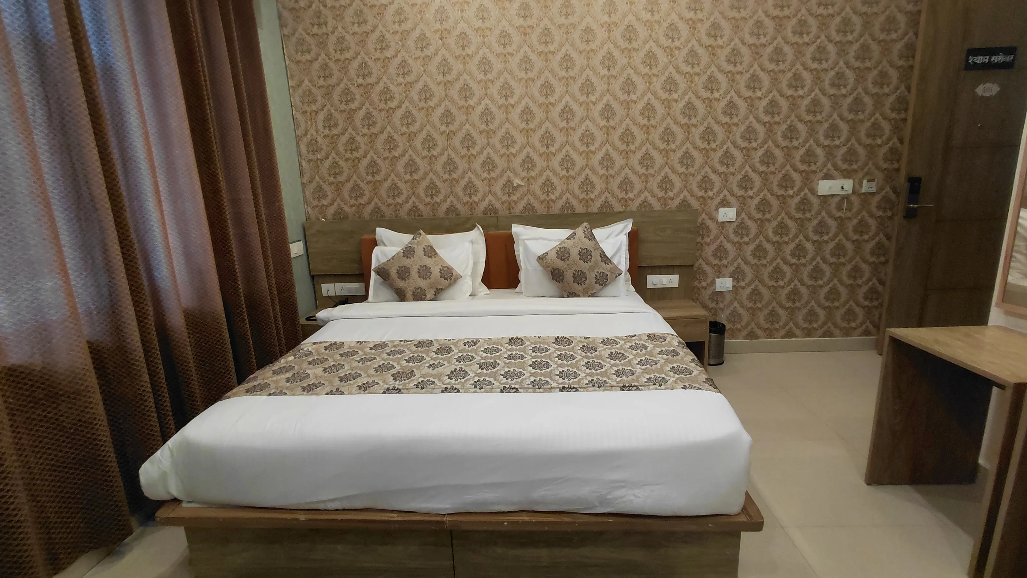 Arogyadham Premium room bed