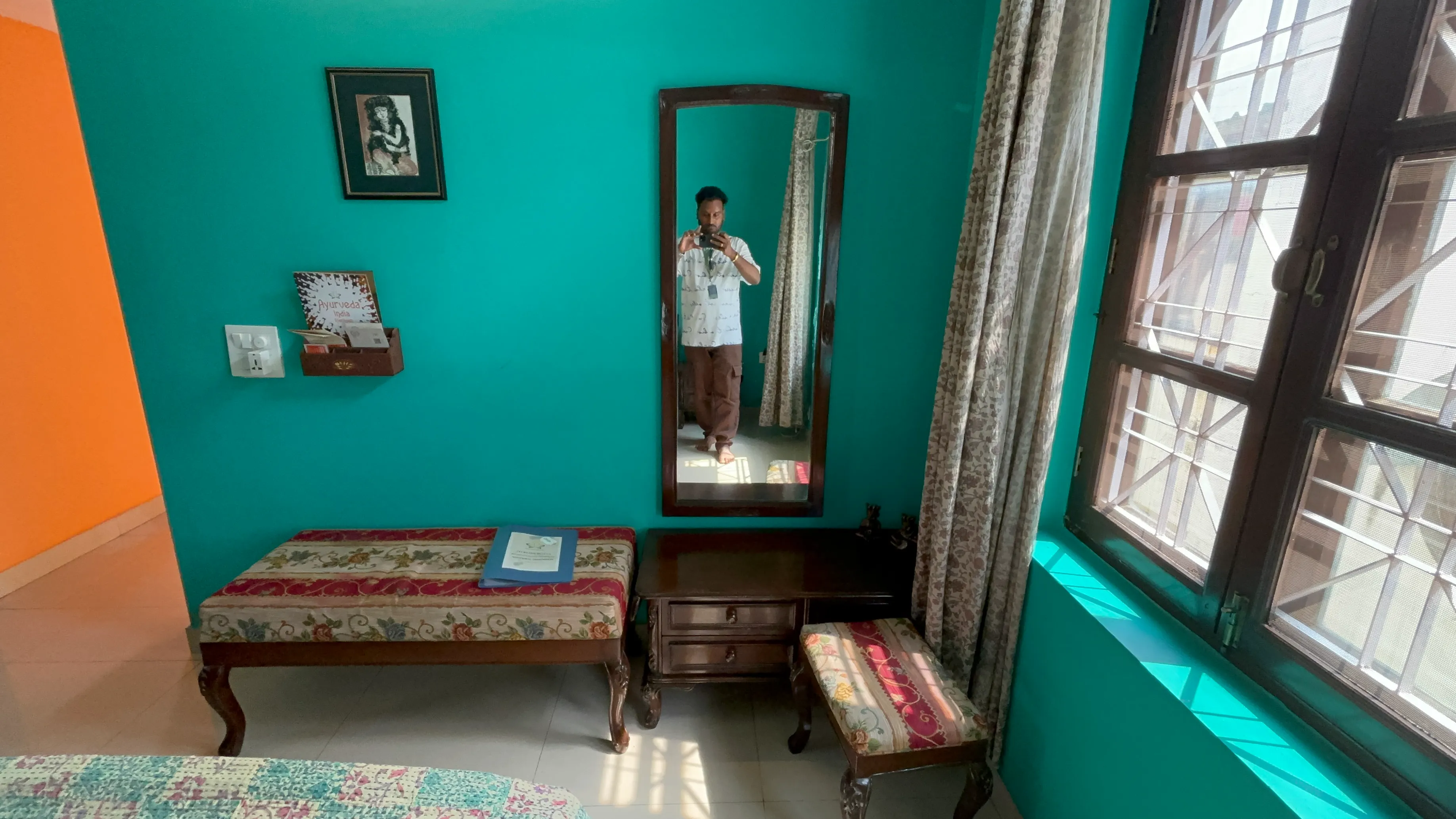 Ayurveda Bhavan Delux Room mirror