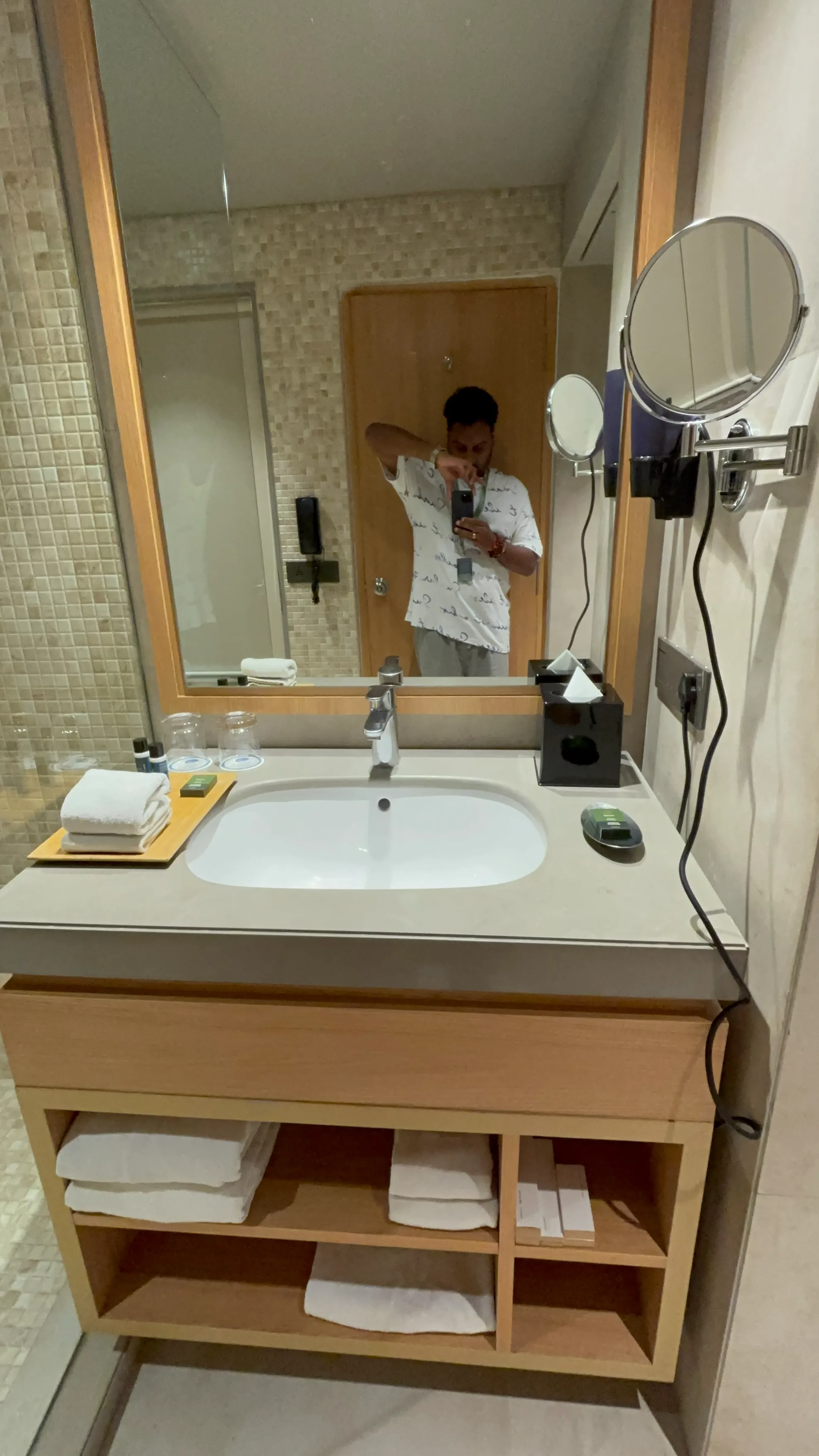 City view room toilet accessories 