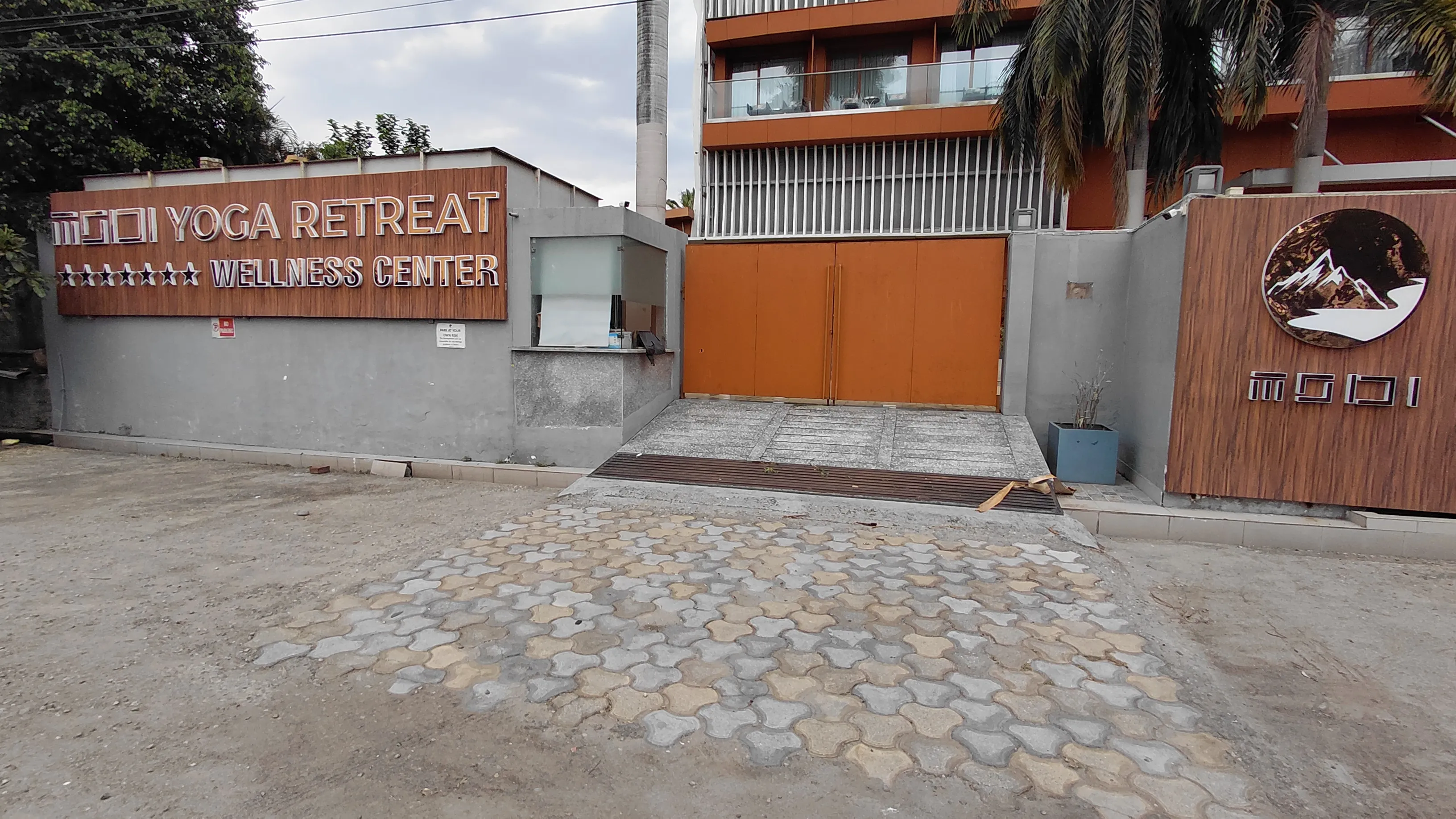 Entrance view 