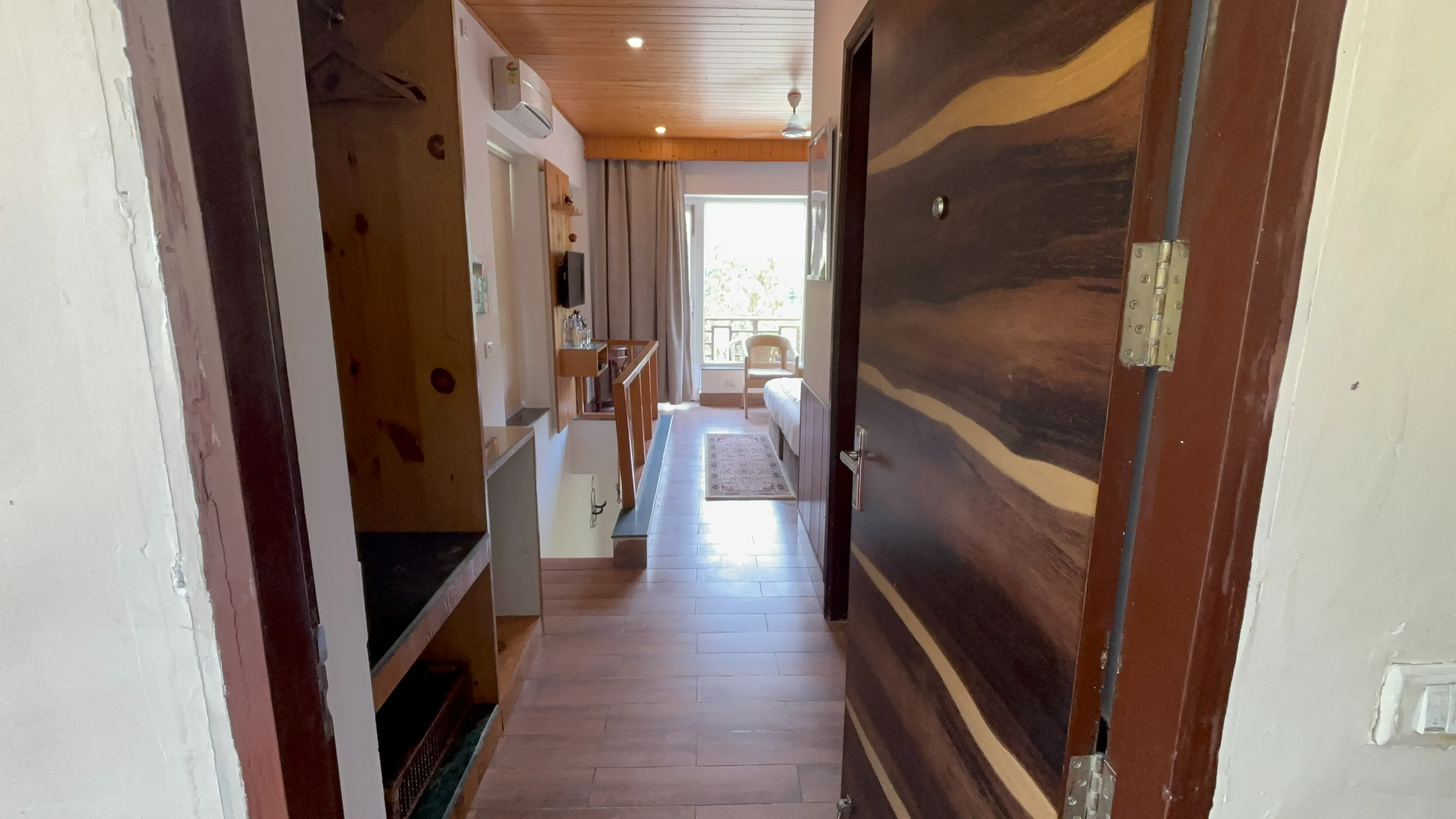 Duplex room entrance 