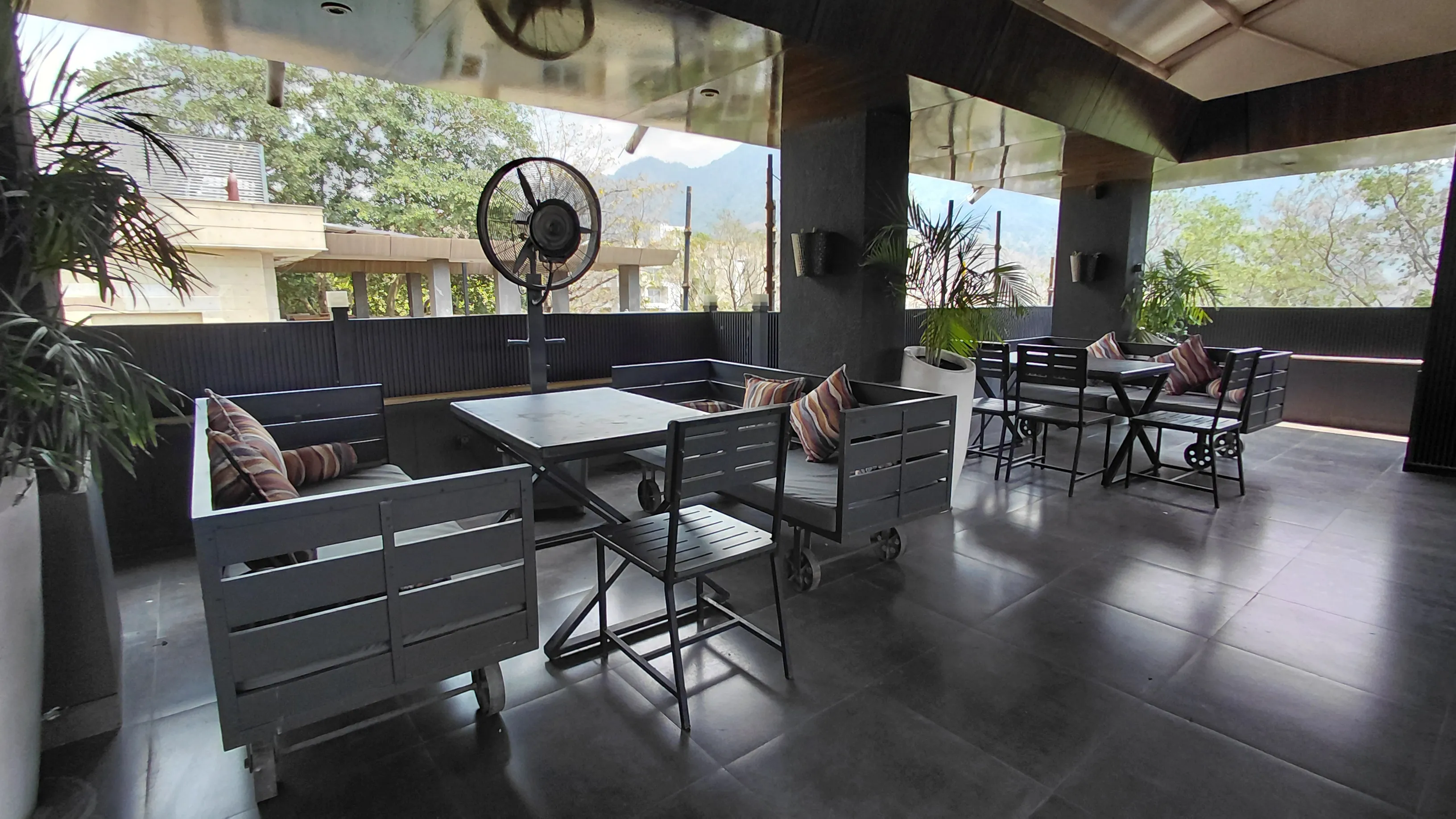 Sterling Palm Bliss Sky dining seating area