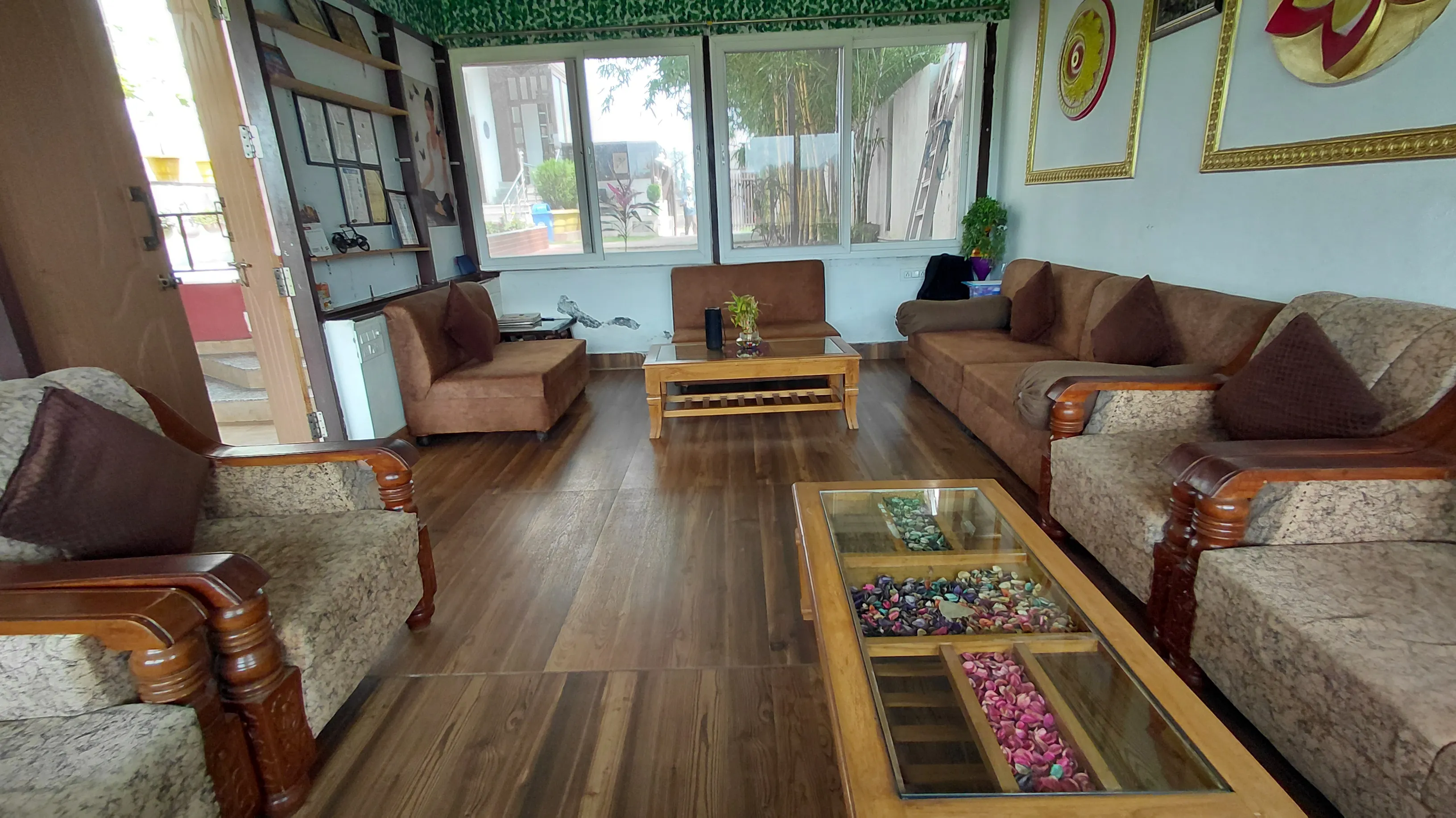 Yan Cure Reception Seating